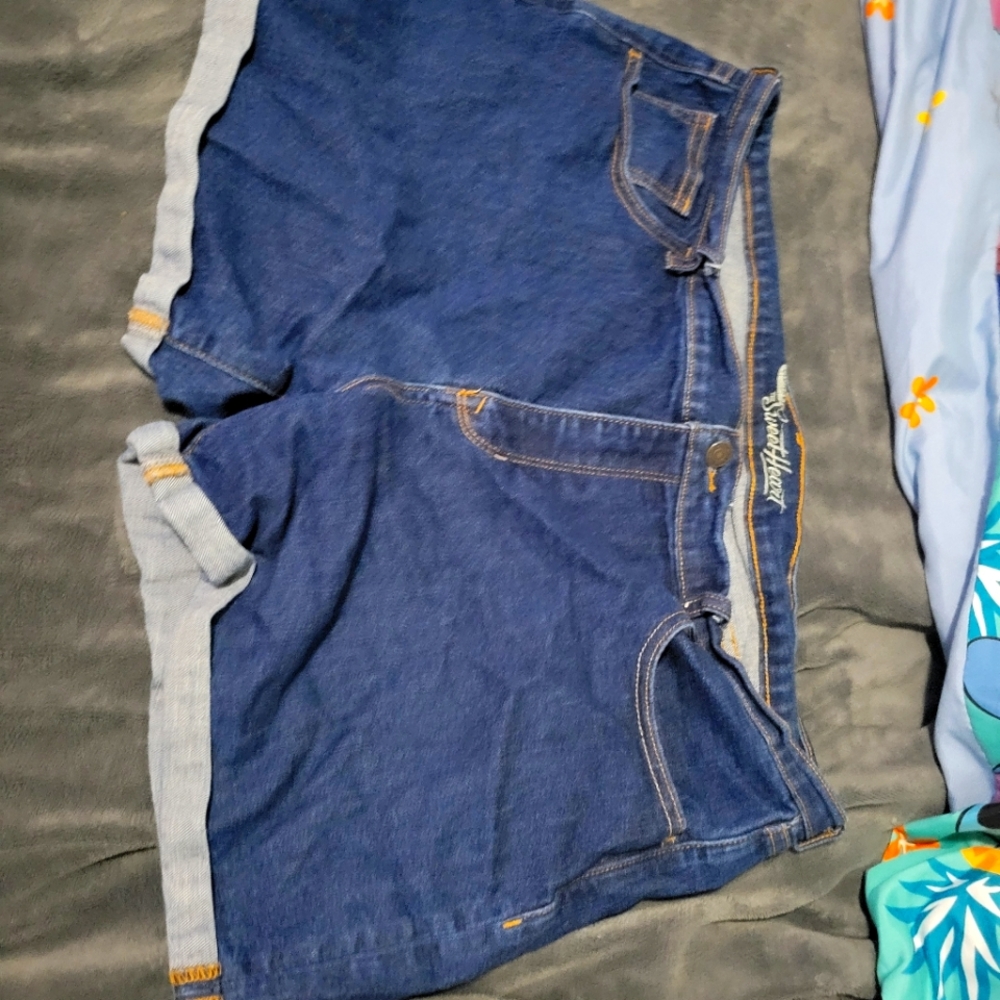 Dark wash sweetheart Jean shorts